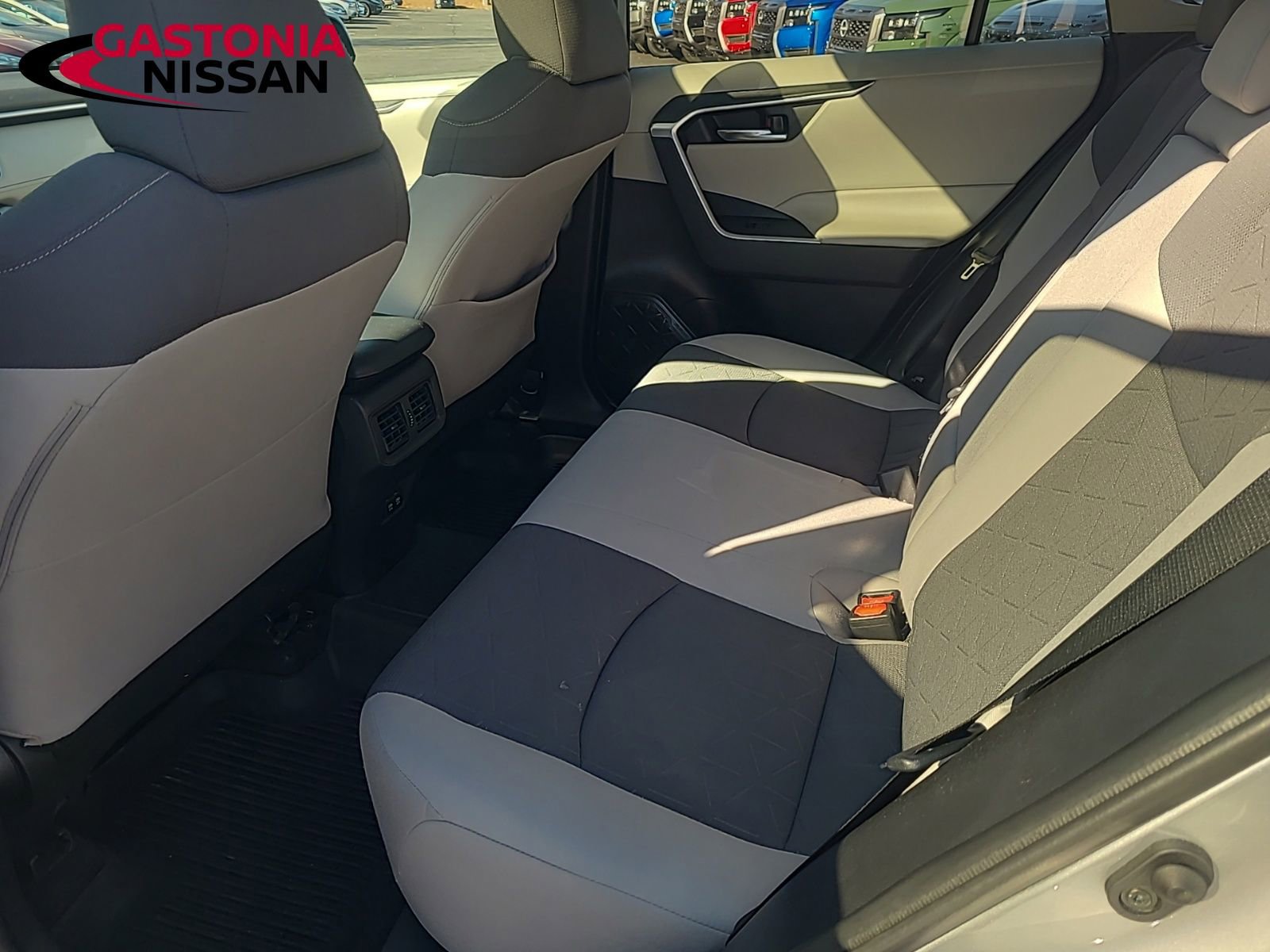 Used 2019 Toyota RAV4 XLE w/ Phone Cable & Charge Package image 30