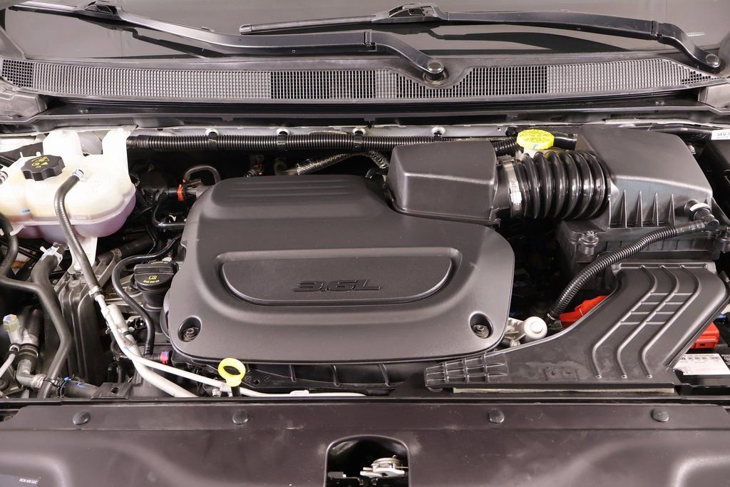 Used 2024 Chrysler Pacifica Touring-L image 20