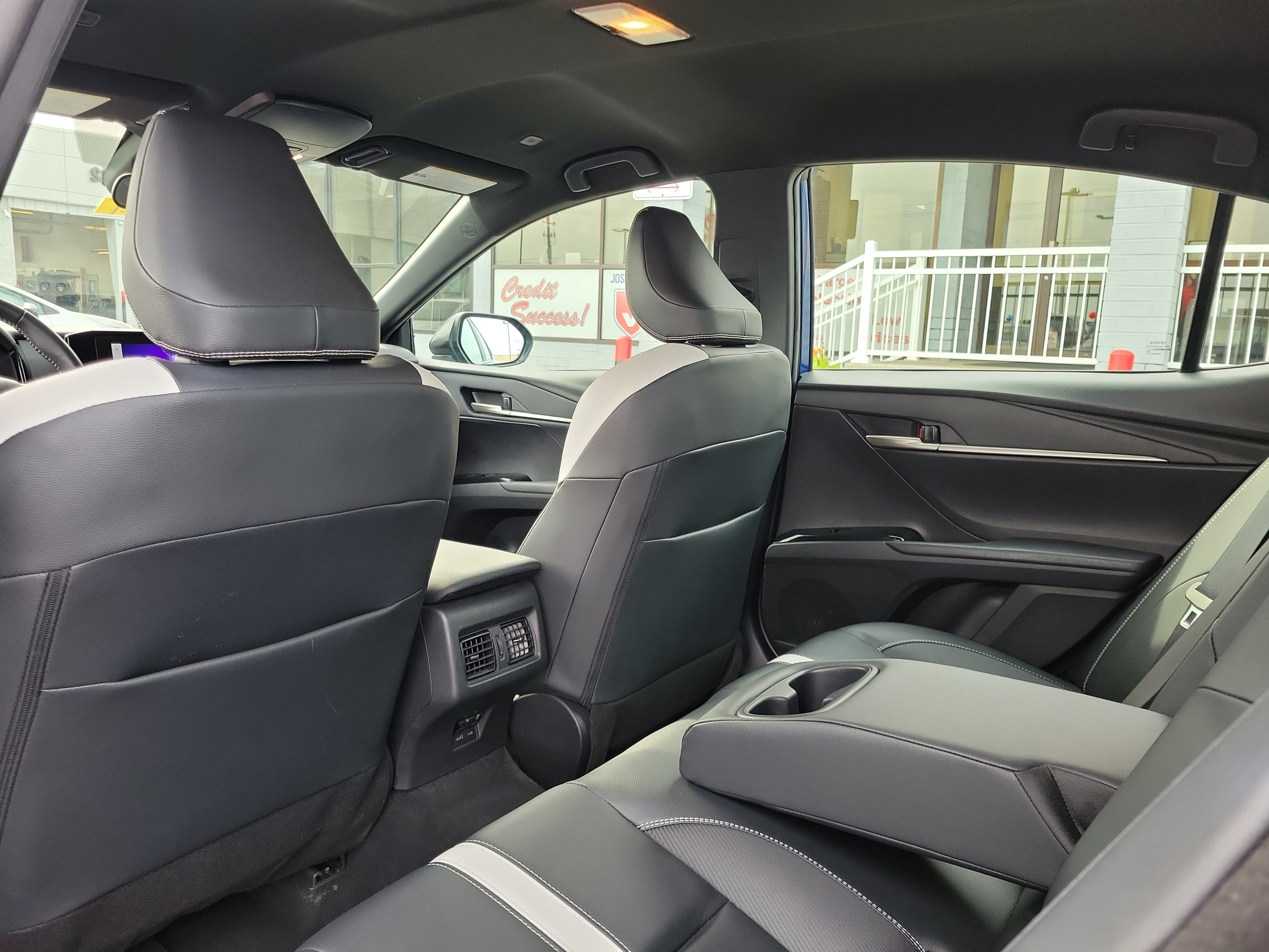 Used 2025 Toyota Camry SE FWD image 14
