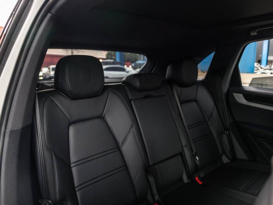 Certified 2026 Porsche Cayenne AWD/4WD image 29