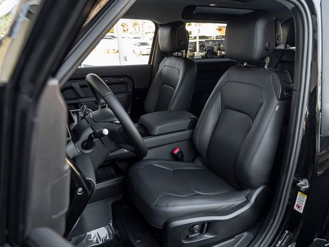 Used 2025 Land Rover Defender 90 X-Dynamic SE image 17