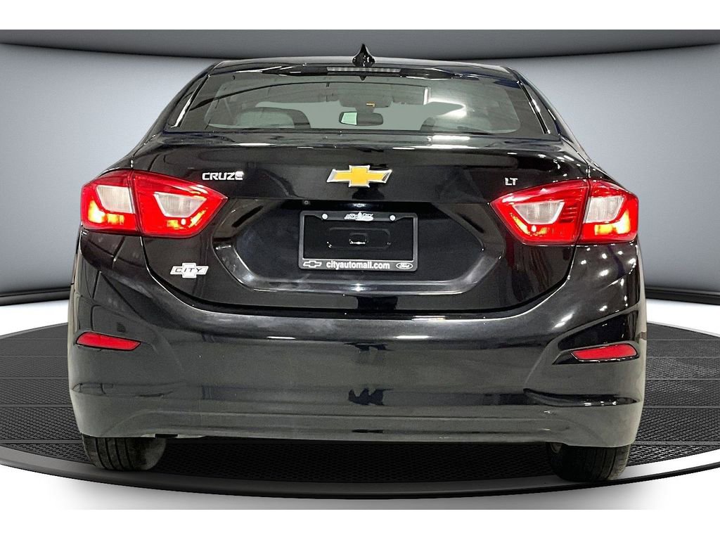Used 2018 Chevrolet Cruze LT w/ Convenience Package image 5