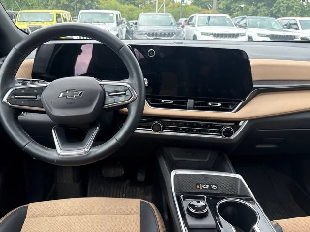 Used 2025 Chevrolet Equinox ACTIV w/ Safety and Technology Package AWD/4WD image 8