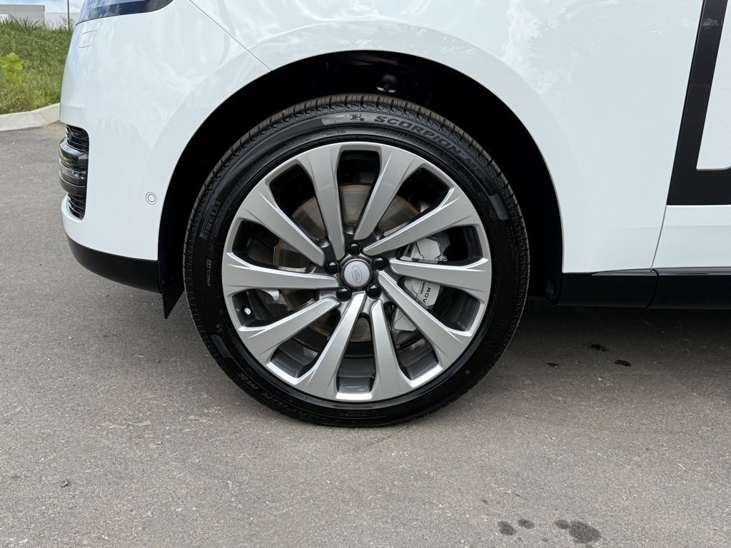 New 2025 Land Rover Range Rover SE image 10