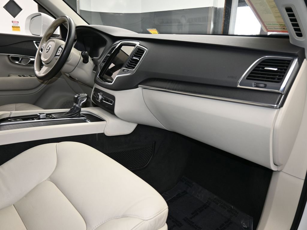 Used 2020 Volvo XC90 T5 Momentum w/ Protection Package Premier image 46
