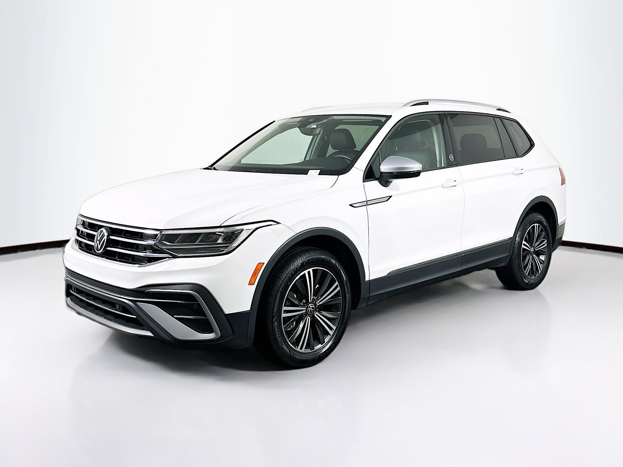 Used 2024 Volkswagen Tiguan Wolfsburg Edition image 3