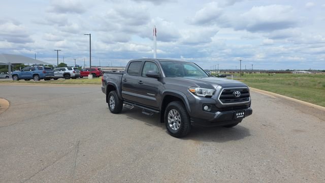 Used 2017 Toyota Tacoma SR5 w/ Tow Package RWD image 4