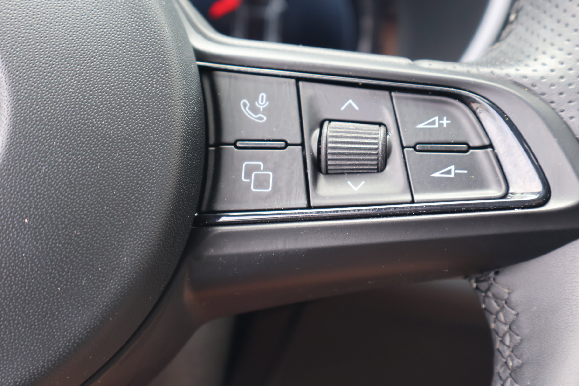 Used 2024 Alfa Romeo Stelvio Ti AWD/4WD image 25