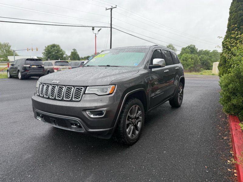 Used 2017 Jeep Grand Cherokee Overland w/ Jeep Active Safety Group AWD/4WD image 3