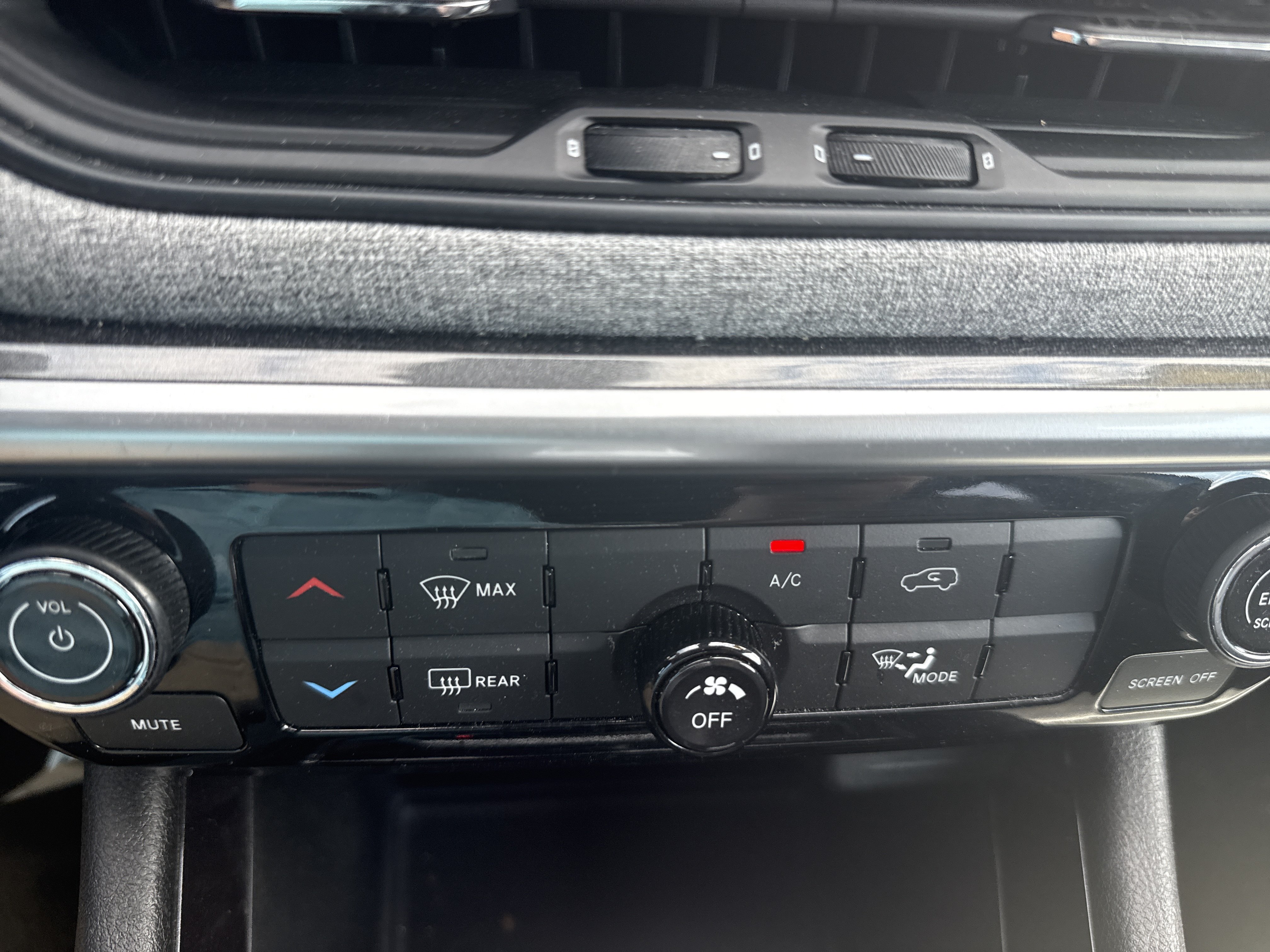Used 2022 Jeep Compass Latitude AWD/4WD image 28