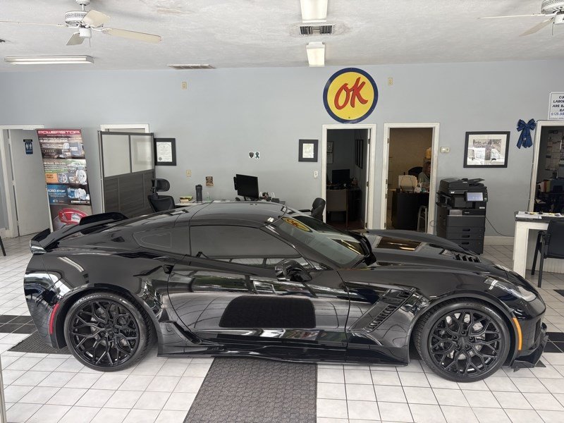 Used 2018 Chevrolet Corvette Z06 RWD image 7