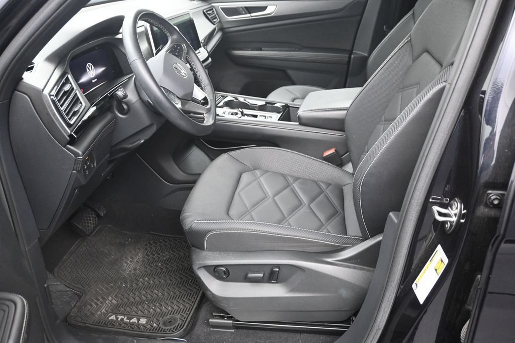 Used 2024 Volkswagen Atlas Cross Sport SE FWD image 10