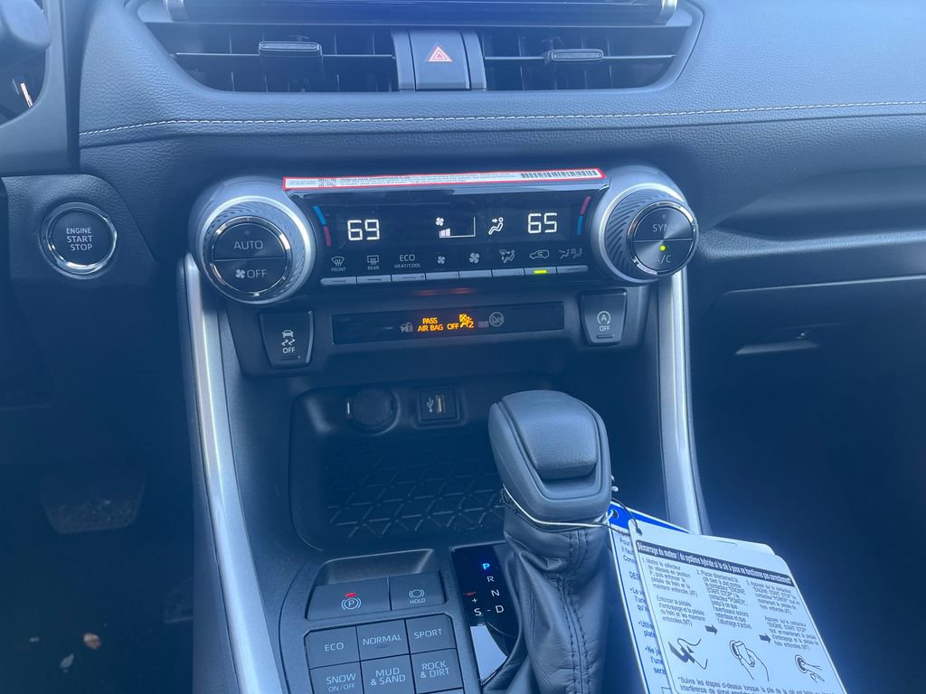 New 2025 Toyota RAV4 XLE image 18