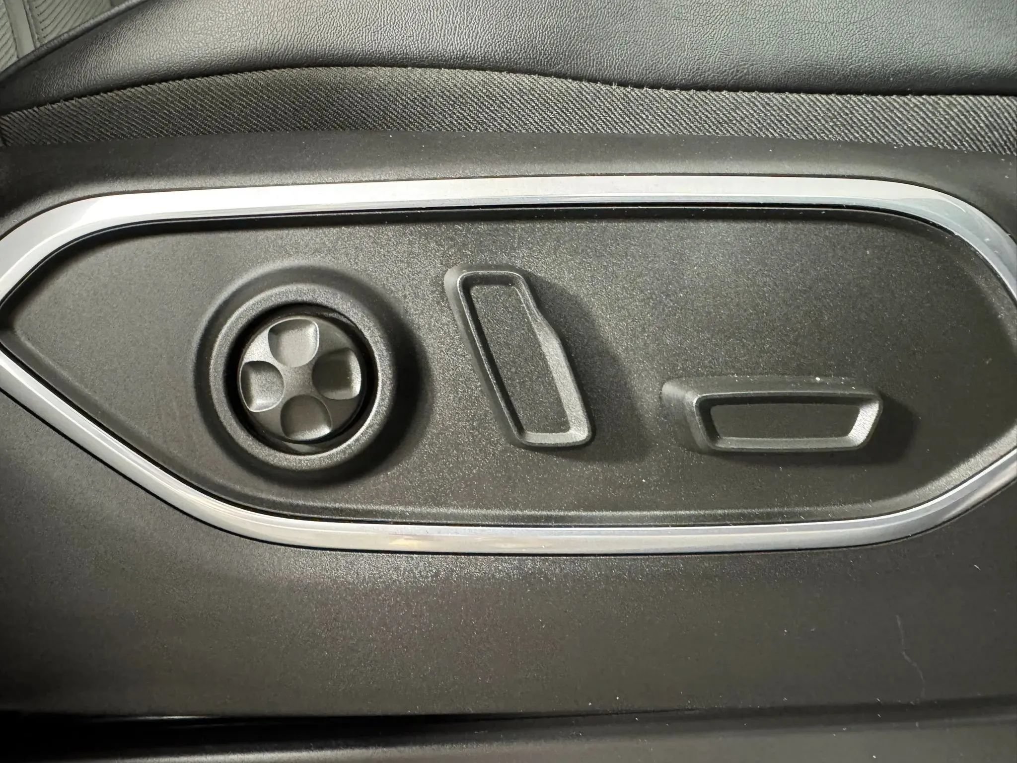 Used 2025 Jeep Wagoneer Series II AWD/4WD image 37