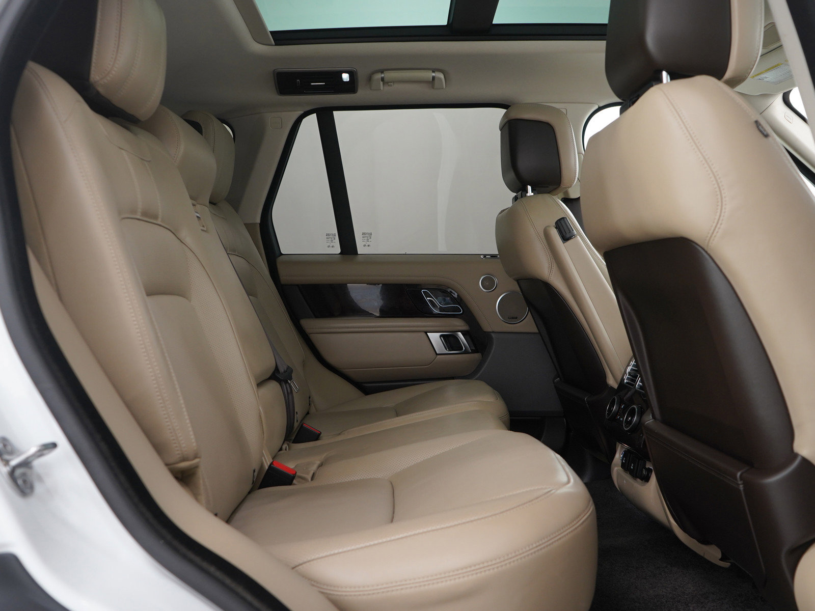 Used 2020 Land Rover Range Rover HSE image 11