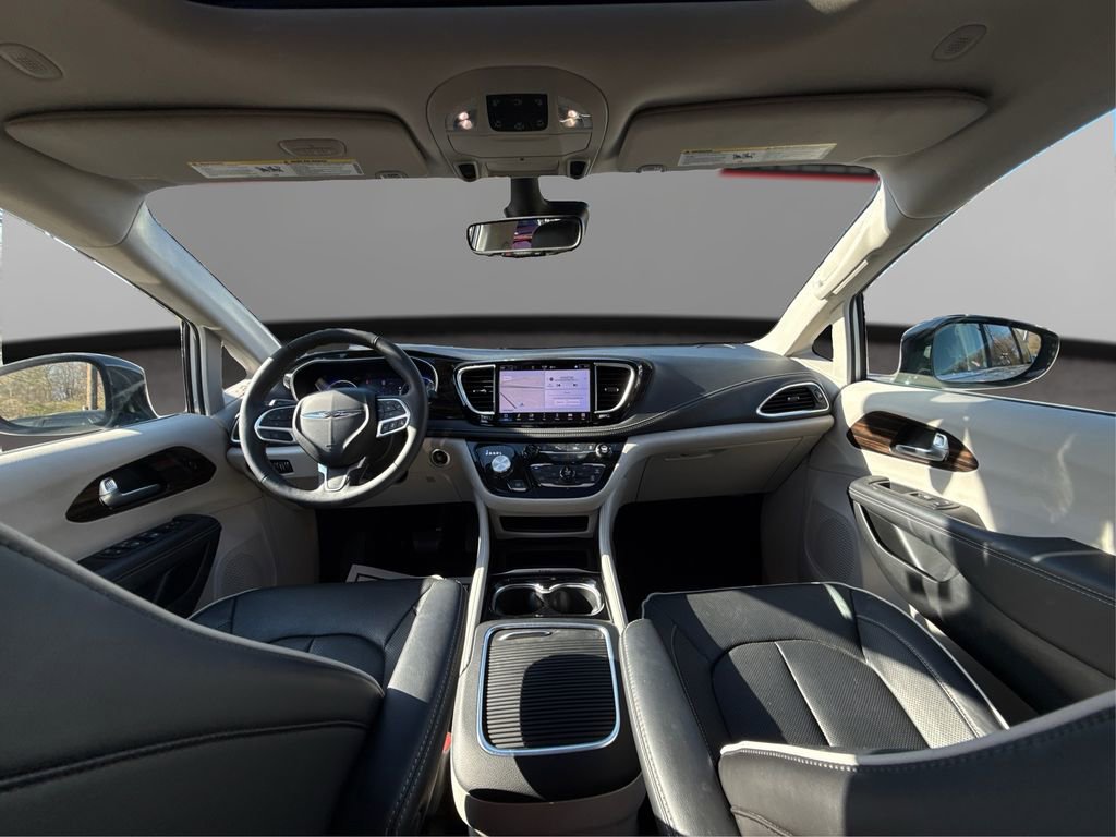 Used 2024 Chrysler Pacifica Limited FWD image 28