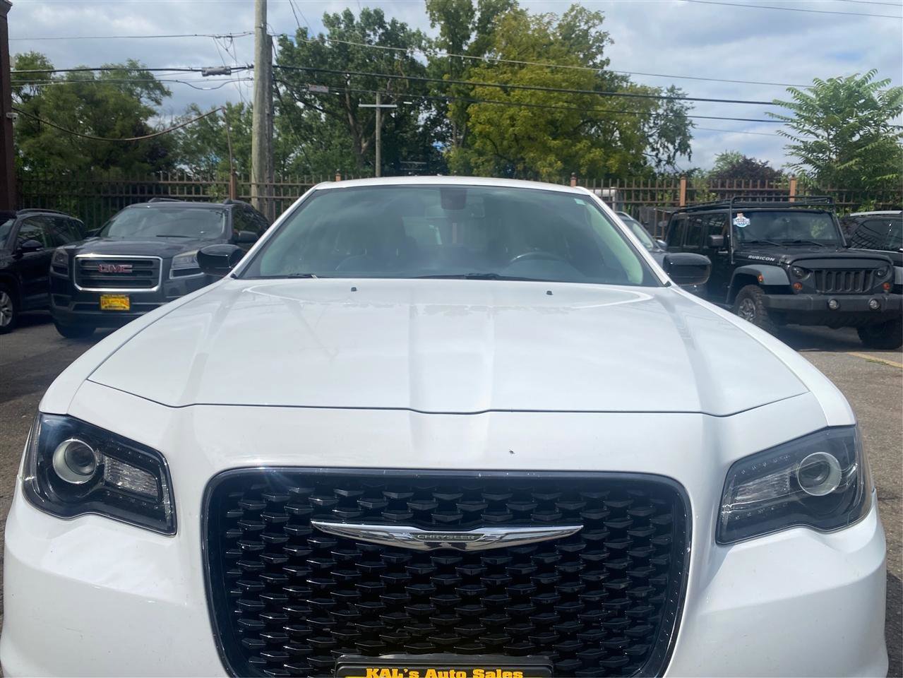 Used 2020 Chrysler 300 Touring w/ Sport Appearance Package image 14