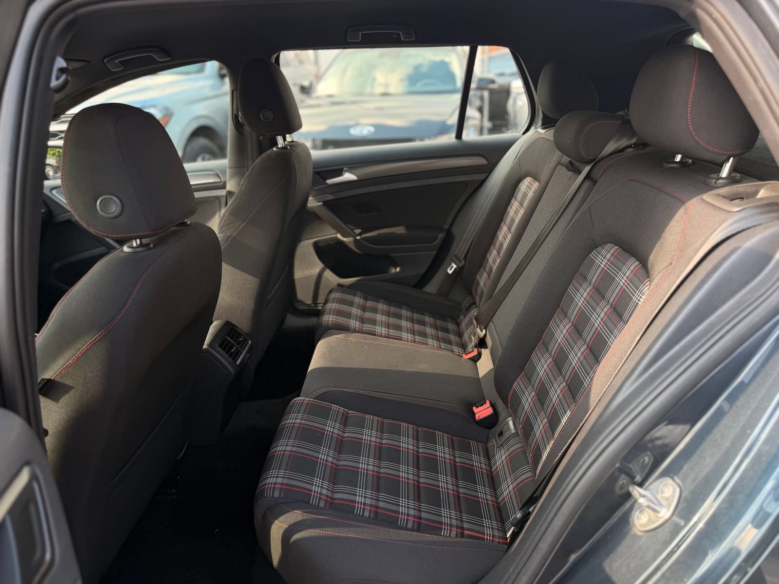 Used 2018 Volkswagen GTI SE FWD image 18