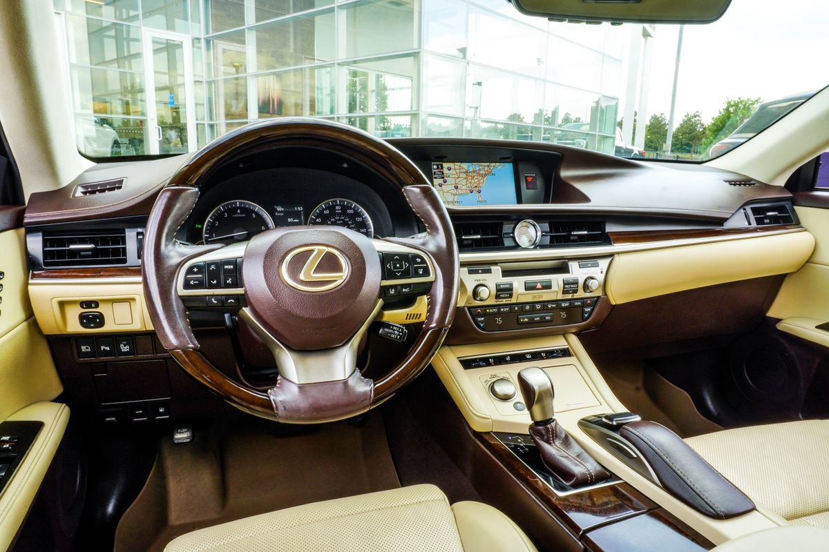 Used 2018 Lexus ES 350 w/ Ultra Luxury Package FWD image 16