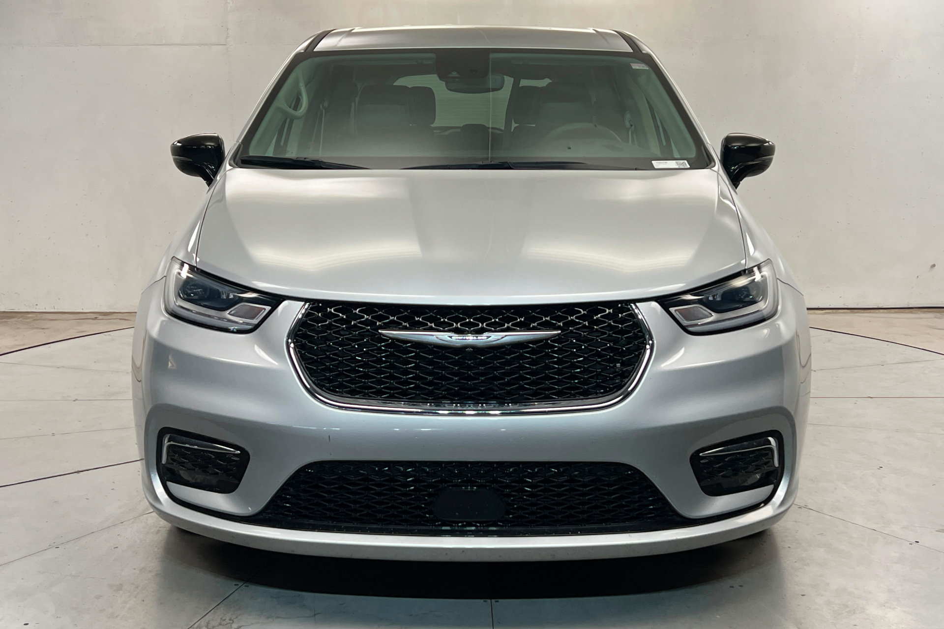Used 2024 Chrysler Pacifica Touring-L FWD image 8