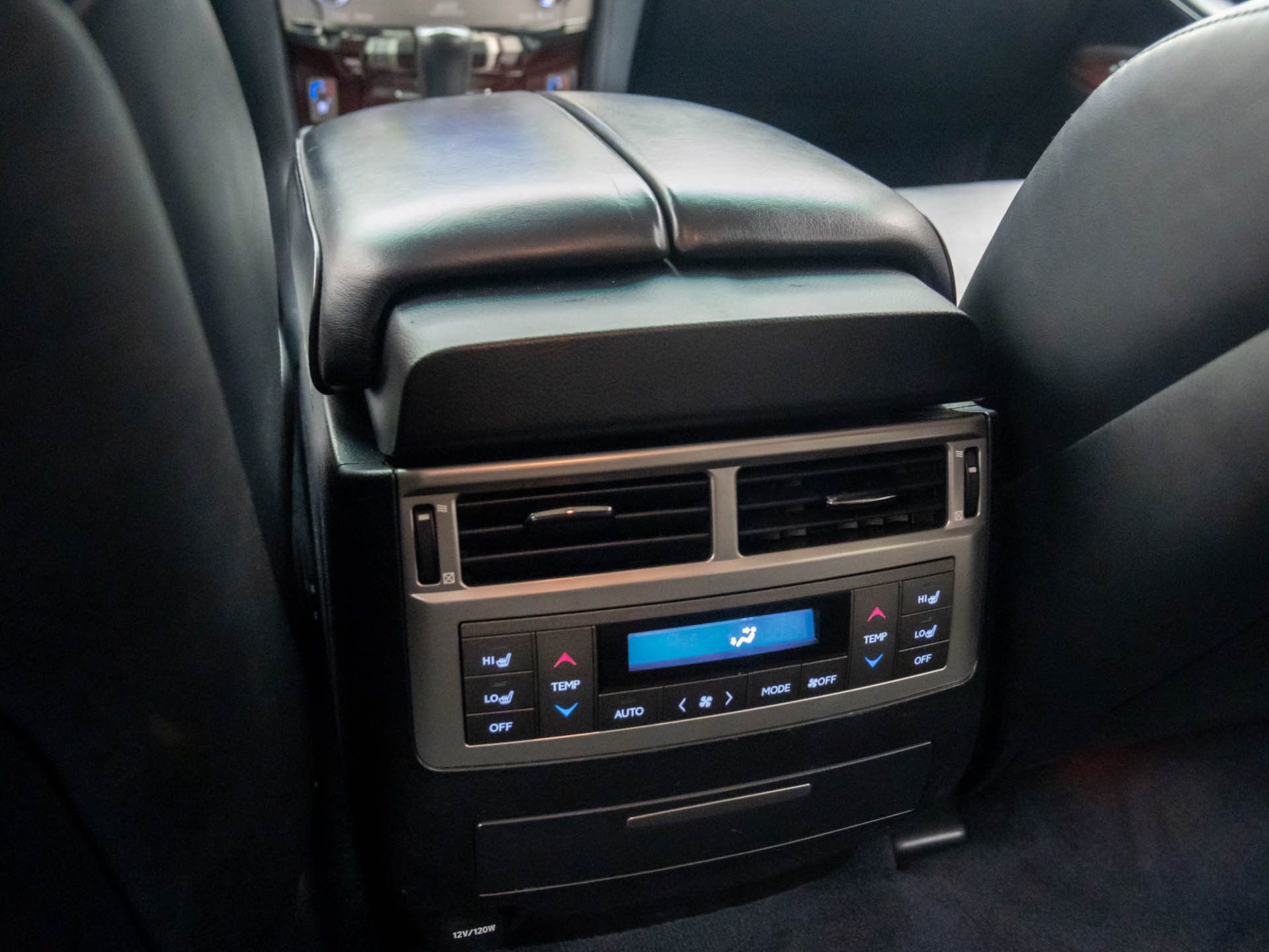 Used 2014 Lexus LX 570 4WD w/ Luxury Package image 22