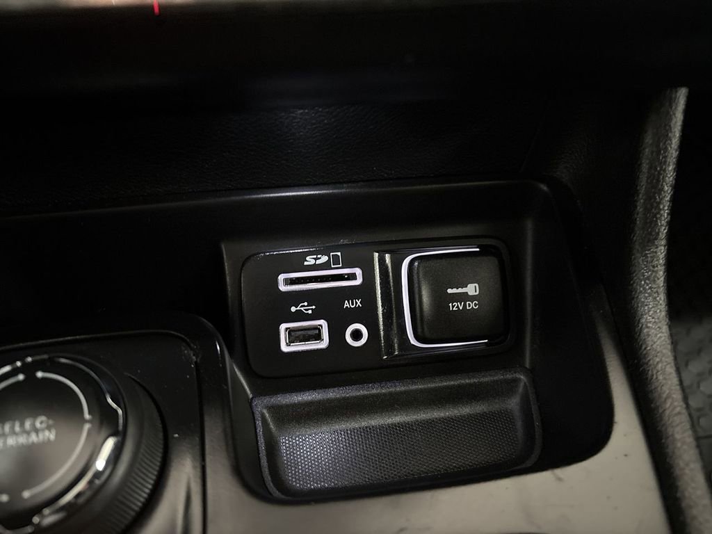 Used 2017 Jeep Cherokee Latitude w/ Cold Weather Group image 48