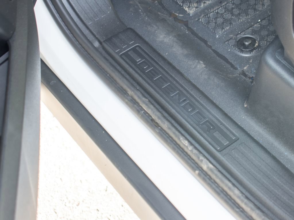 New 2026 Land Rover Defender 110 X-Dynamic SE image 16