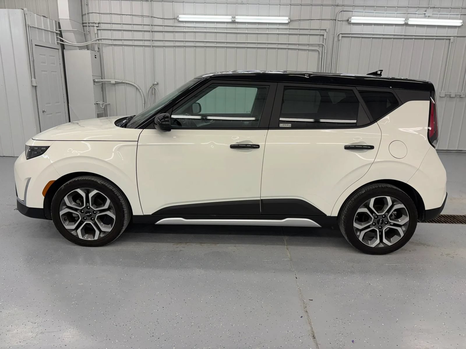 Used 2025 Kia Soul EX FWD image 2