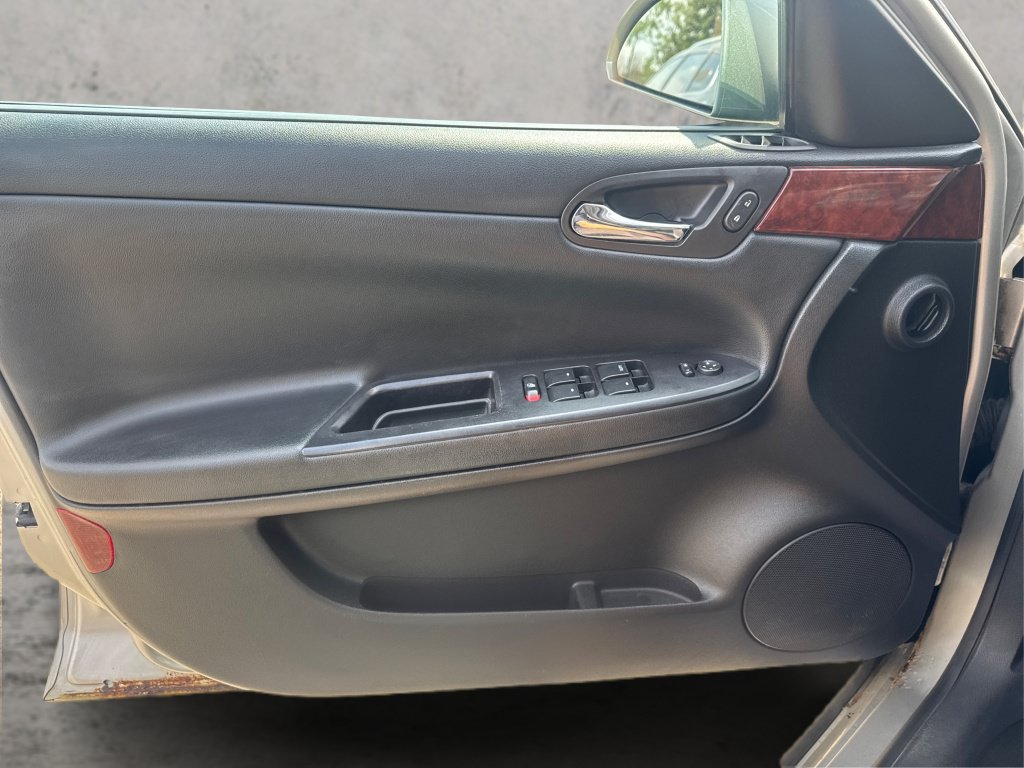 Used 2008 Chevrolet Impala LS FWD image 29