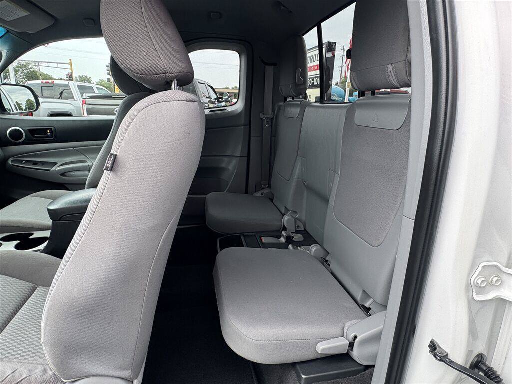 Used 2013 Toyota Tacoma 4x4 Access Cab w/ SR5 Pkg image 28