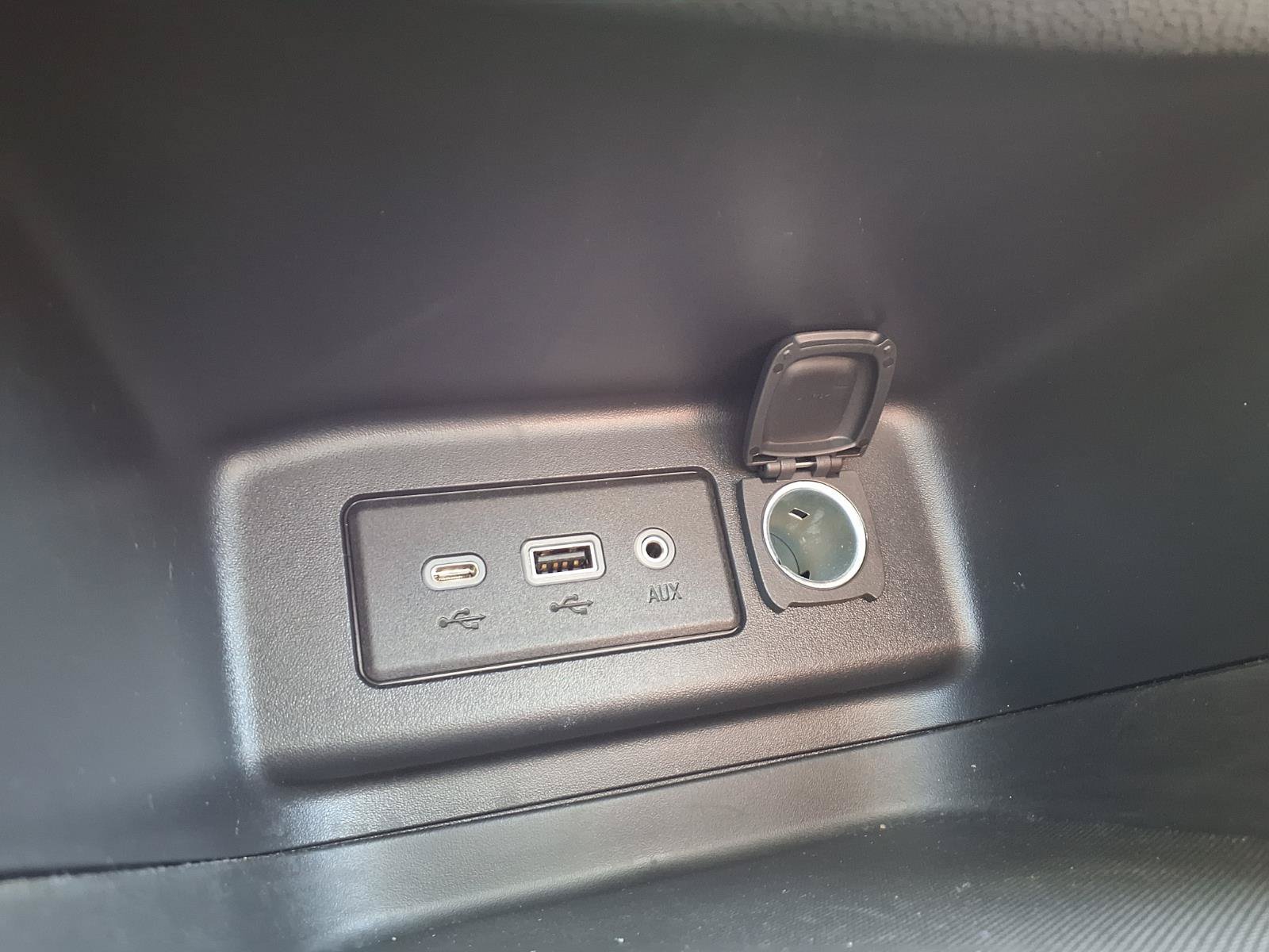 Used 2024 Chevrolet Equinox LT w/ LPO, Floor Liner Package FWD image 7