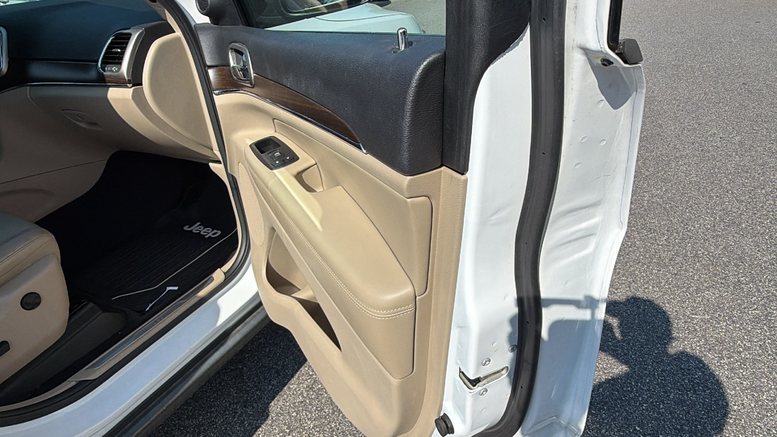 Used 2015 Jeep Grand Cherokee Limited RWD image 19
