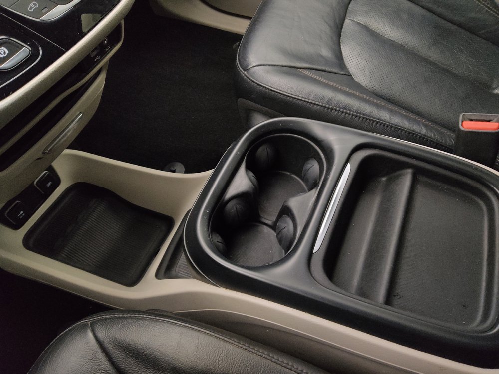 Used 2019 Chrysler Pacifica Touring-L FWD image 26
