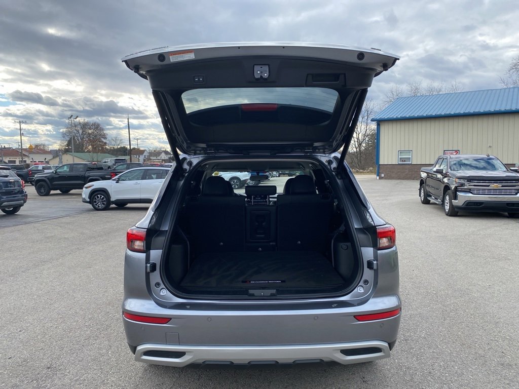 Used 2023 Mitsubishi Outlander SE image 15