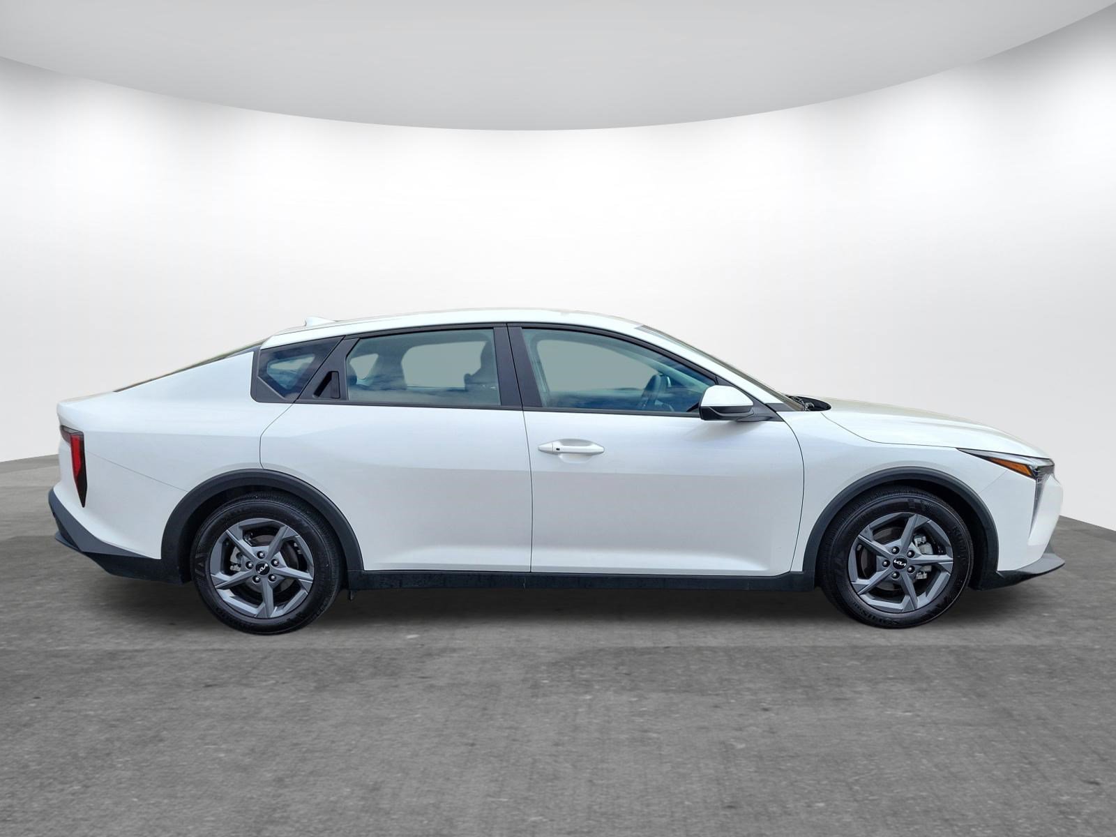 Used 2025 Kia K4 LXS image 2