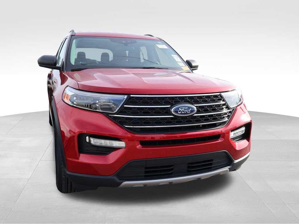 Used 2022 Ford Explorer XLT w/ Equipment Group 202A AWD/4WD image 8