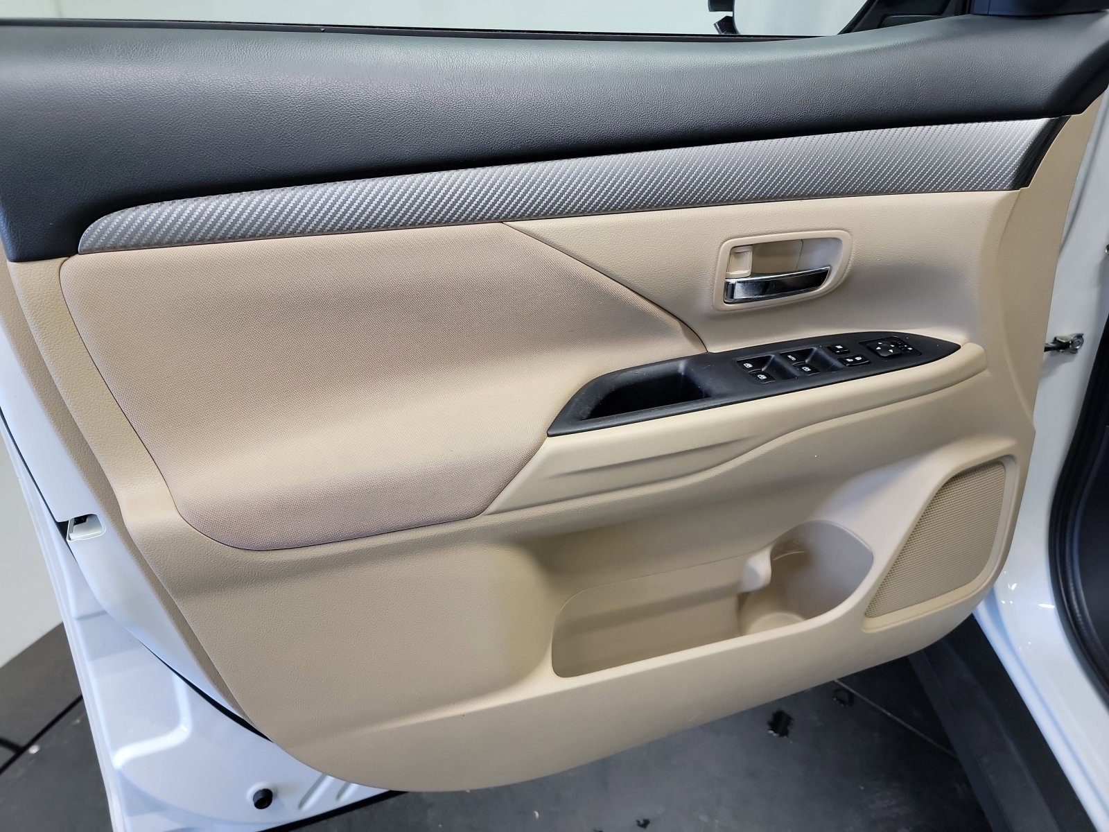 Used 2018 Mitsubishi Outlander ES AWD/4WD image 13