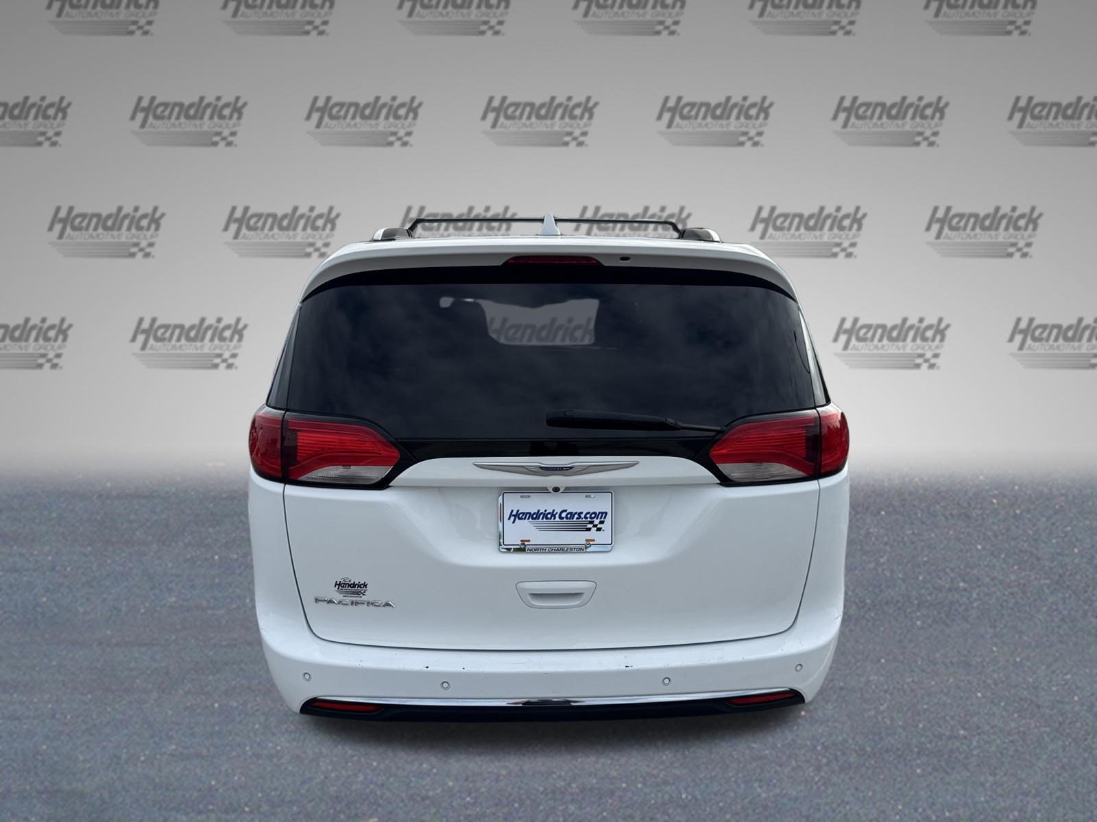 Used 2020 Chrysler Pacifica Touring-L Plus w/ Tire & Wheel Group FWD image 8