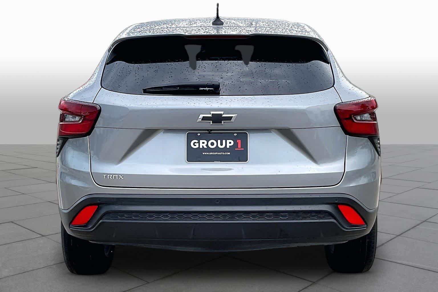 Used 2025 Chevrolet Trax LS w/ LS Convenience Package FWD image 5