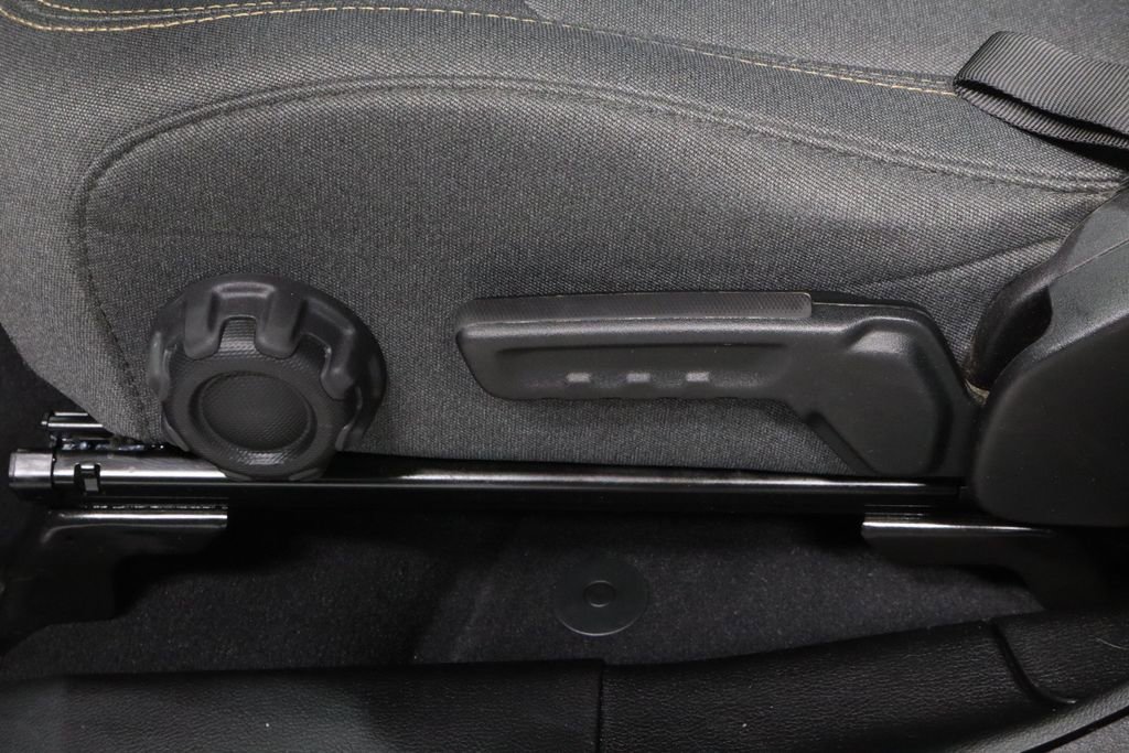 Used 2025 Jeep Wrangler Unlimited Sahara image 23