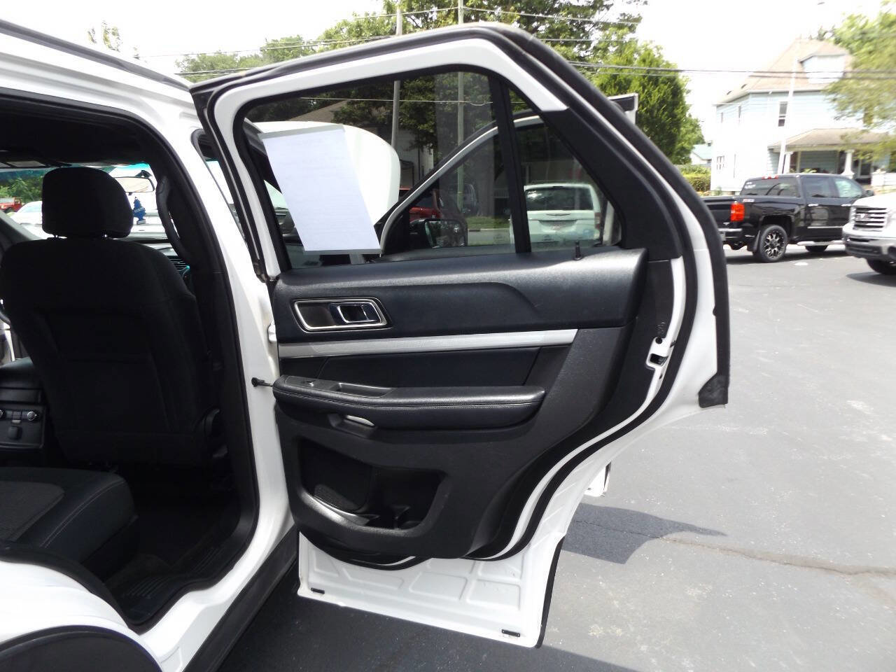 Used 2016 Ford Explorer XLT image 28