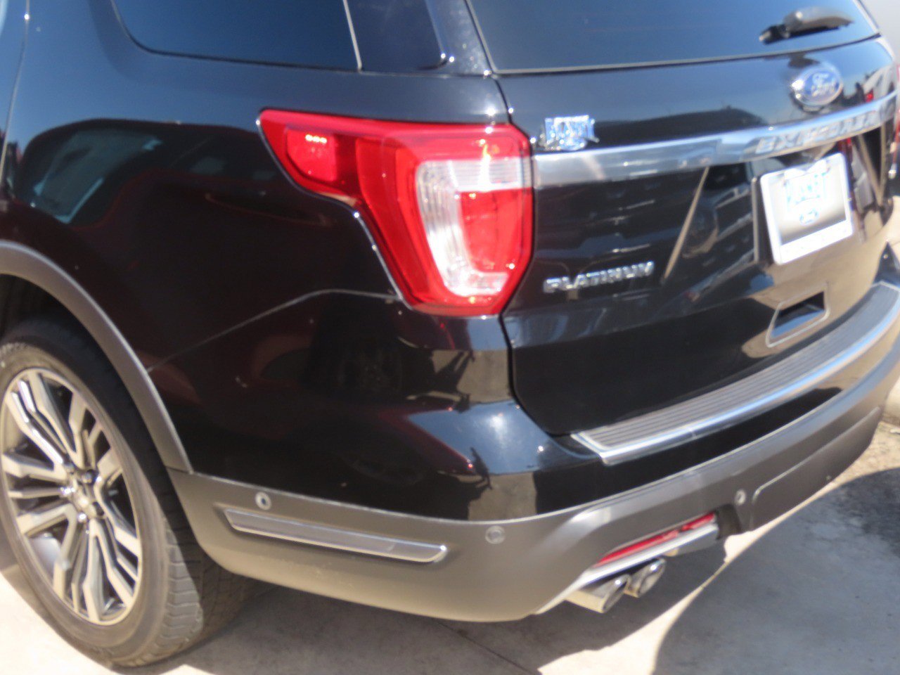 Used 2018 Ford Explorer Platinum AWD/4WD image 15