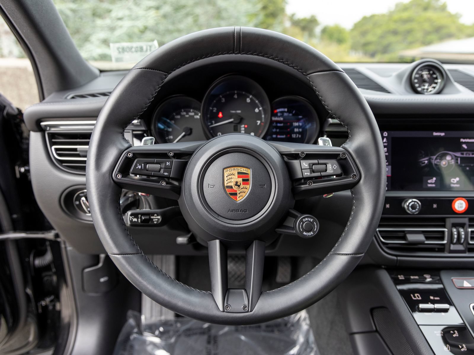 Certified 2026 Porsche Macan AWD/4WD image 35
