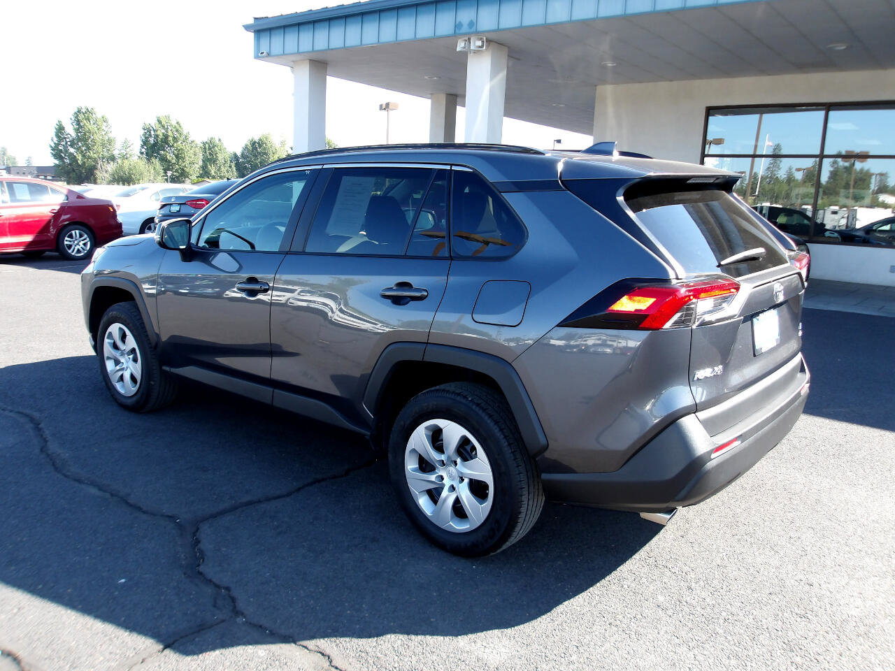 Used 2020 Toyota RAV4 LE image 3