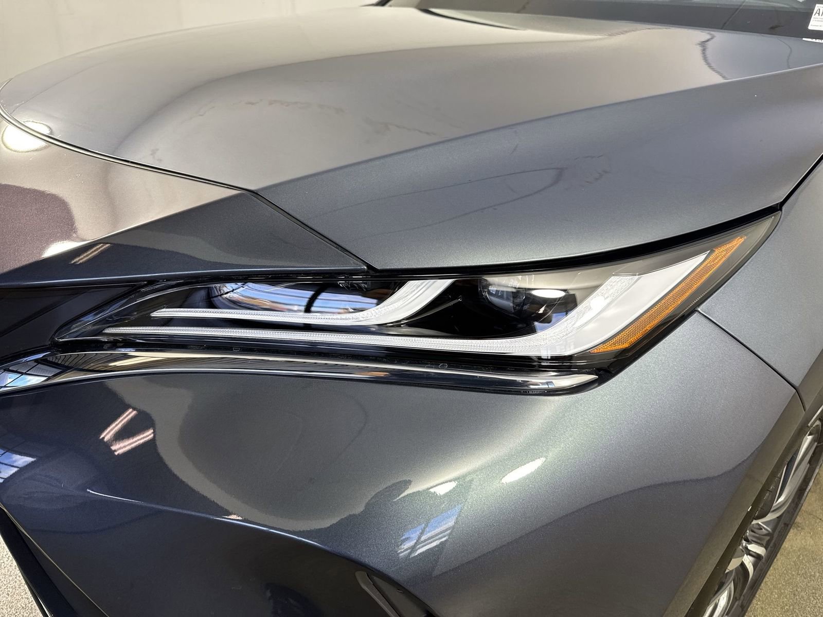 Used 2024 Toyota Venza LE image 27