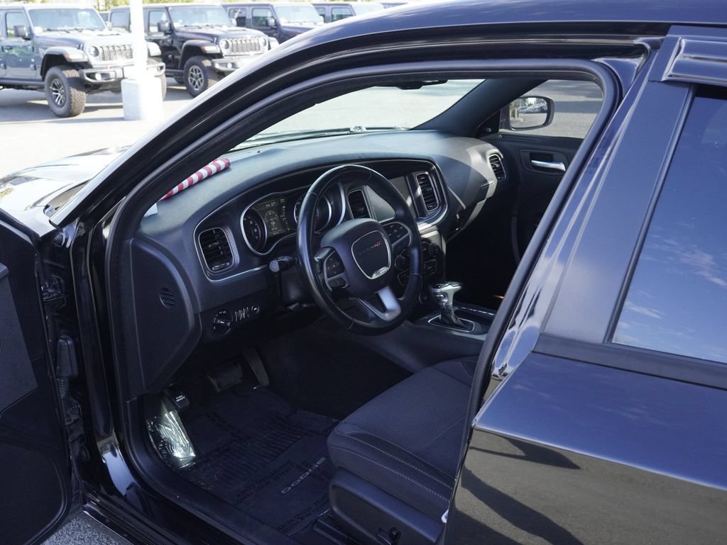 Used 2016 Dodge Charger SXT RWD image 25