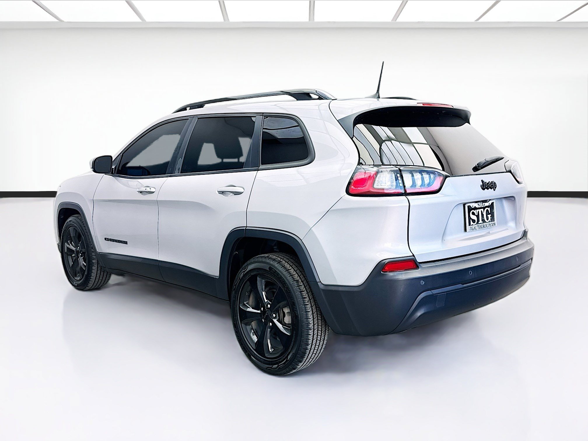 Used 2019 Jeep Cherokee Latitude Plus FWD image 6