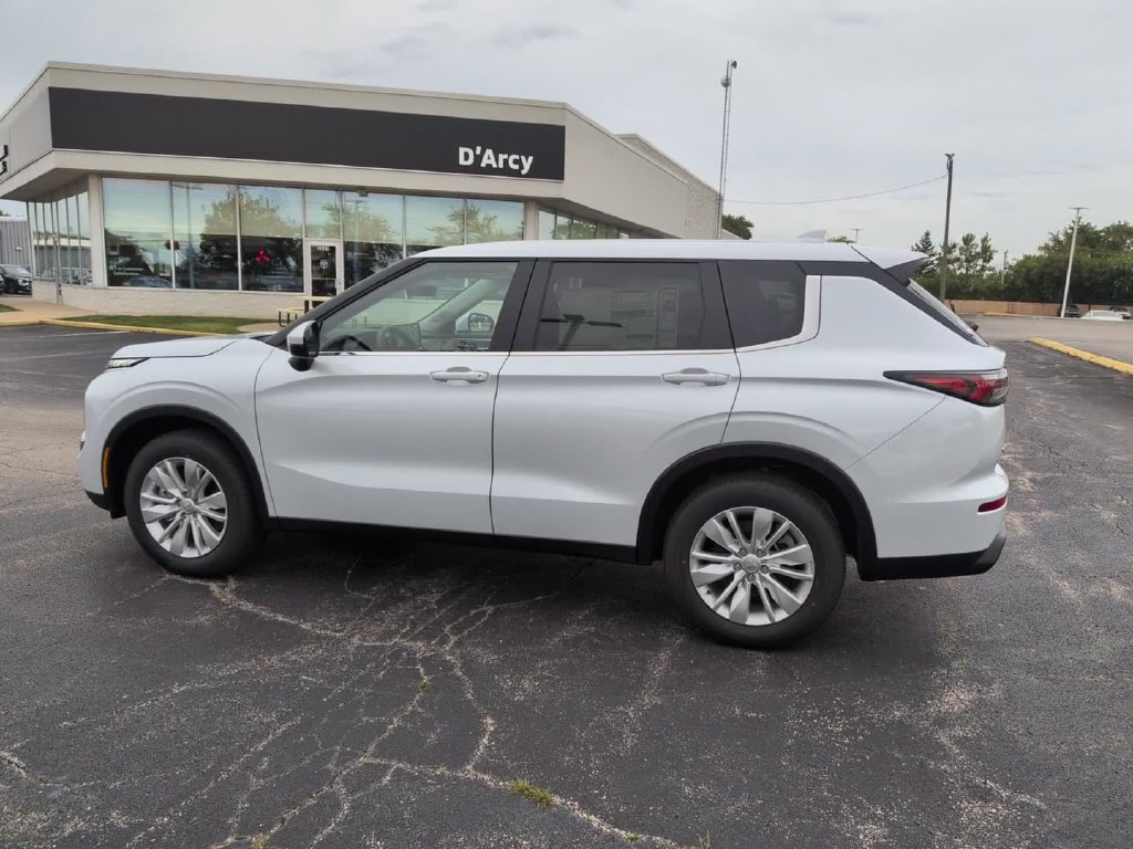 New 2026 Mitsubishi Outlander ES AWD/4WD image 13
