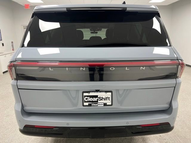 Used 2025 Lincoln Navigator L Reserve image 9