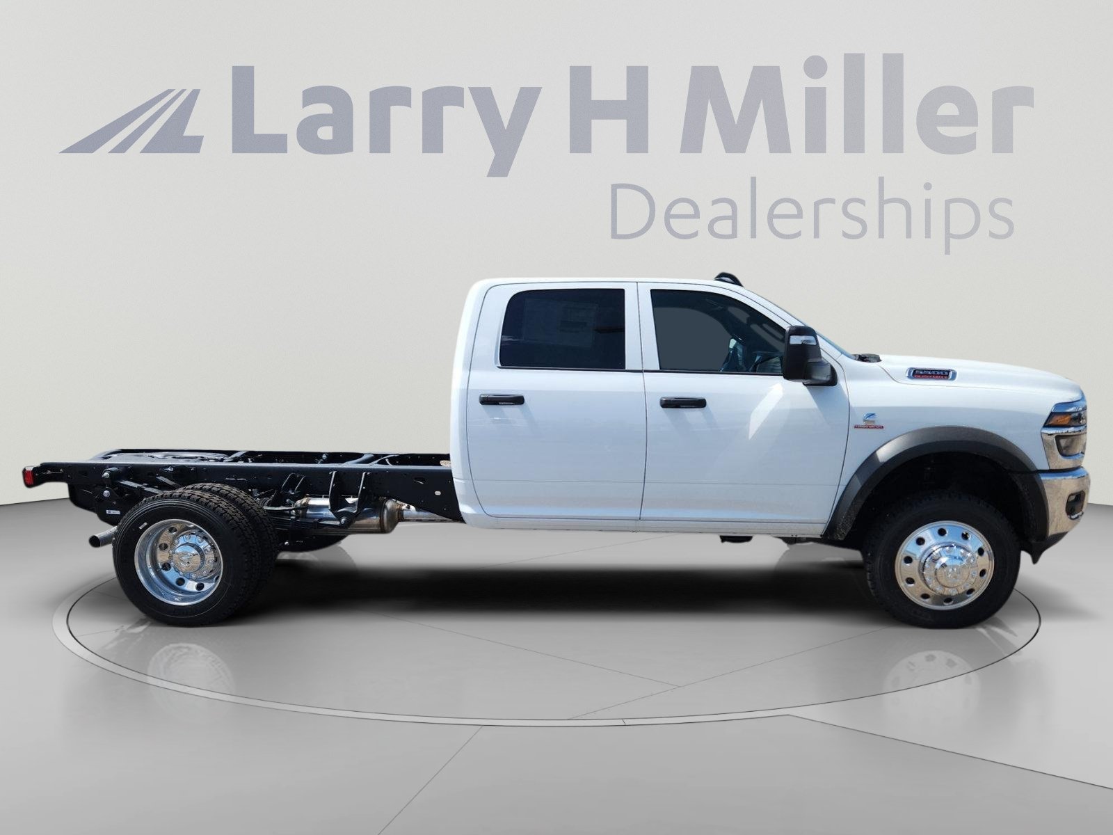 New 2025 RAM 5500 Tradesman AWD/4WD image 7